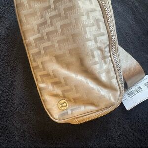 Lululemon Athletica 1L Crossbody